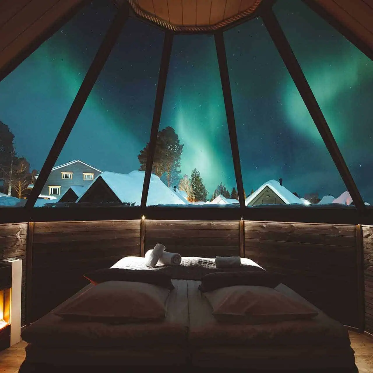 northern lights from glass igloo apukka rovaniemi lapland finland kopio