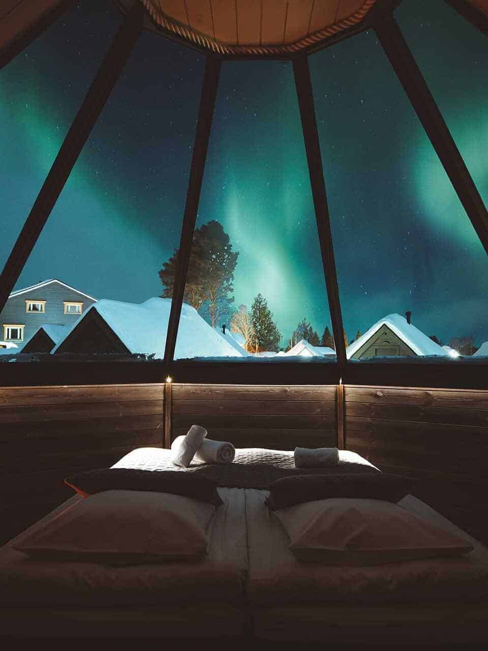 northern lights from glass igloo apukka rovaniemi lapland finland kopio