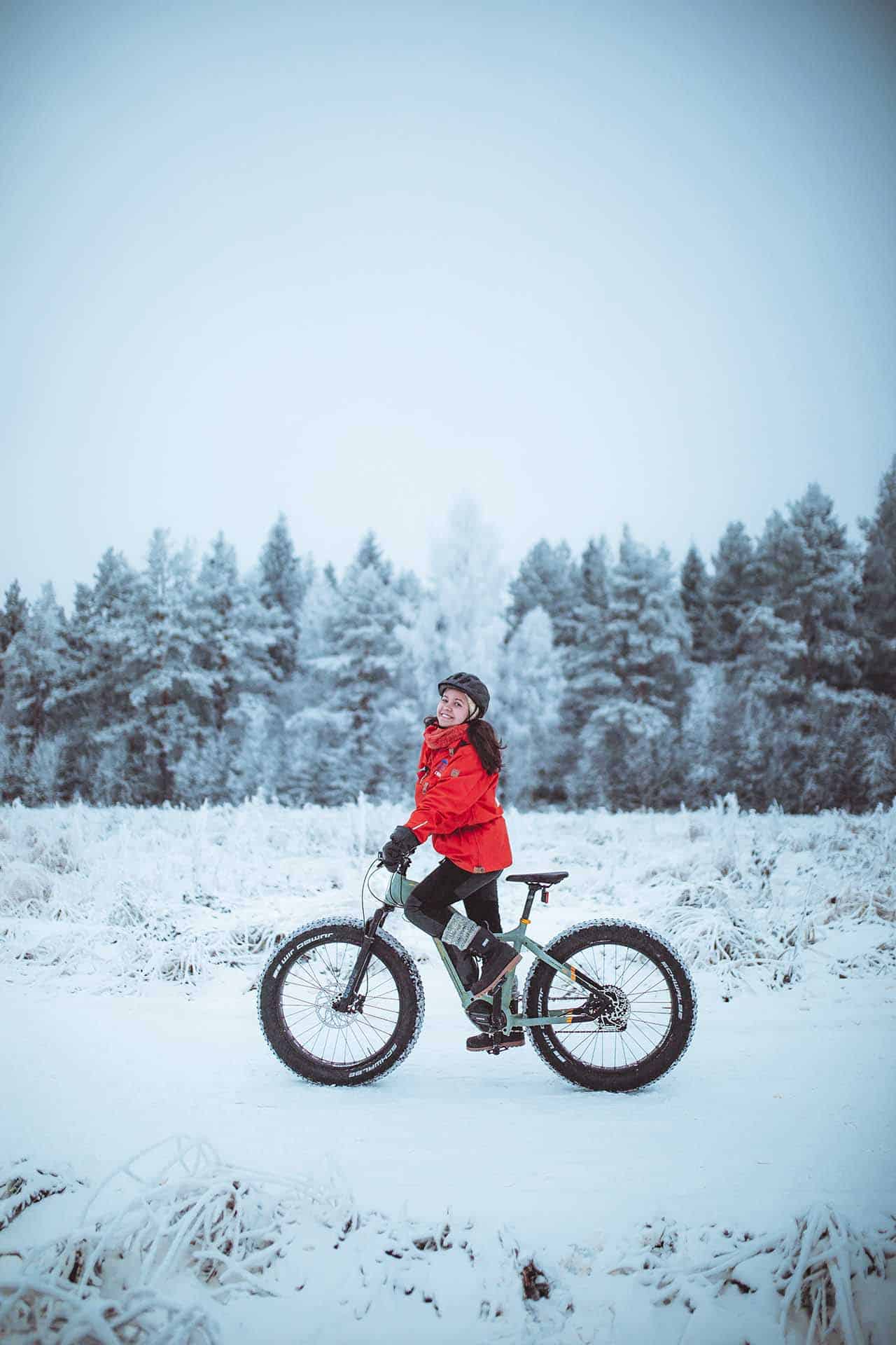 electic assisted fatbike tour apukka resort rovaniemi lapland finland
